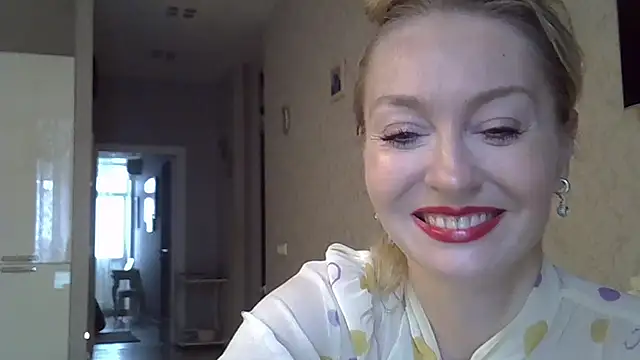 Snapshot of ZarinaSwift chatting on 09-11-25, 04:34 ZarinaSwift online show from 09-11-25, 04:34