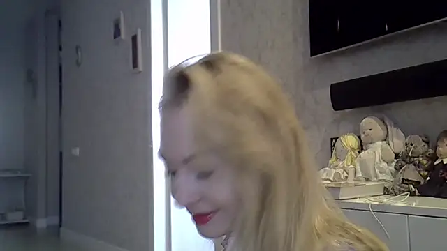 Snapshot of ZarinaSwift chatting on 09-18-25, 04:25 ZarinaSwift online show from 09-18-25, 04:25