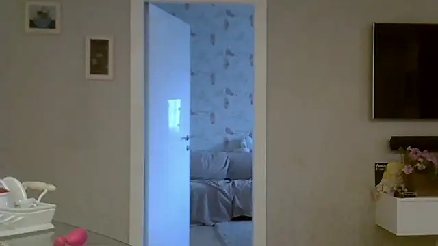 Snapshot of ZarinaSwift chatting on 09-28-25, 12:10 ZarinaSwift online show from 09-28-25, 12:10