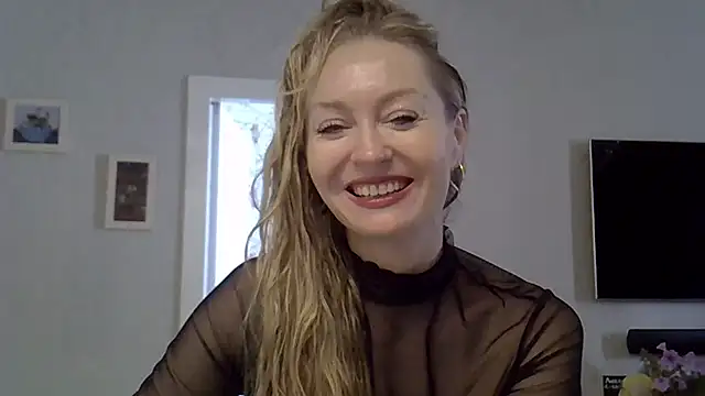 Snapshot of ZarinaSwift chatting on 09-29-25, 04:39 ZarinaSwift online show from 09-29-25, 04:39