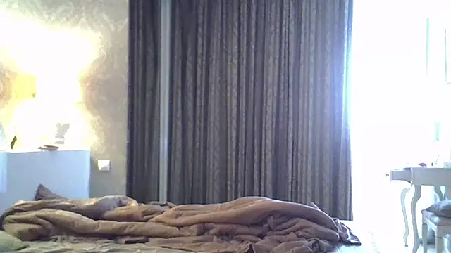 Snapshot of ZarinaSwift chatting on 10-05-25, 04:11 ZarinaSwift online show from 10-05-25, 04:11