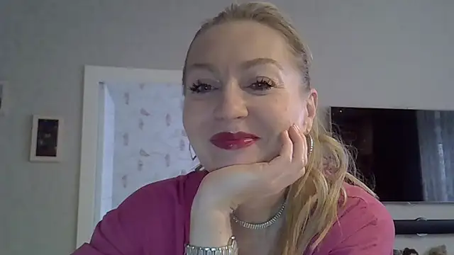 Snapshot of ZarinaSwift chatting on 10-10-25, 04:22 ZarinaSwift online show from 10-10-25, 04:22