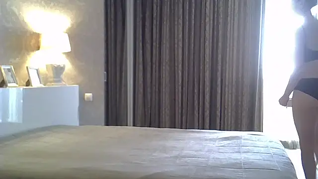 Snapshot of ZarinaSwift chatting on 10-13-25, 04:12 ZarinaSwift online show from 10-13-25, 04:12