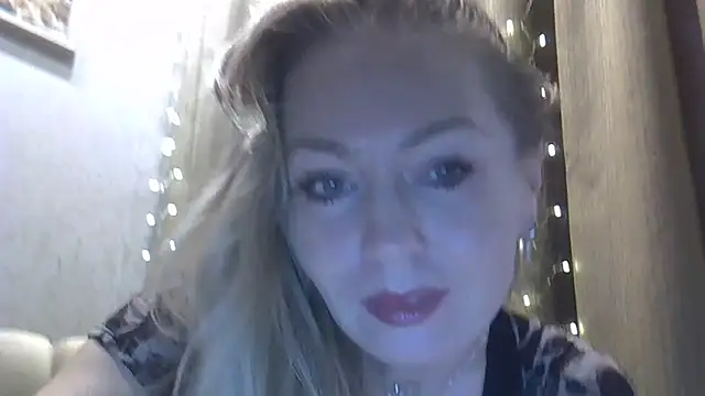 Snapshot of ZarinaSwift chatting on 11-20-25, 04:34 ZarinaSwift online show from 11-20-25, 04:34