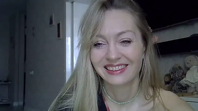 Snapshot of ZarinaSwift chatting on 11-24-25, 04:34 ZarinaSwift online show from 11-24-25, 04:34