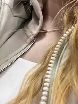 Snapshot of AmmyHot chatting on 03-13-25, 07:31 AmmyHot online show from 03-13-25, 07:31