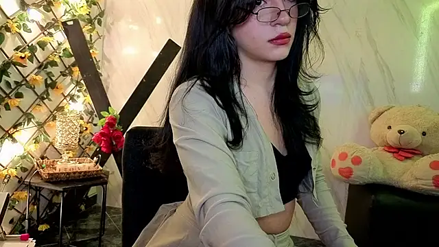 Snapshot of jeimy_garcia chatting on 05-19-26, 12:11 jeimy garcia online show from 05-19-26, 12:11