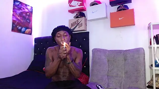 Snapshot of king__Black chatting on 12-29-24, 03:13 king Black online show from 12-29-24, 03:13