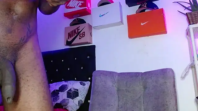 Snapshot of king__Black chatting on 02-18-25, 03:10 king Black online show from 02-18-25, 03:10