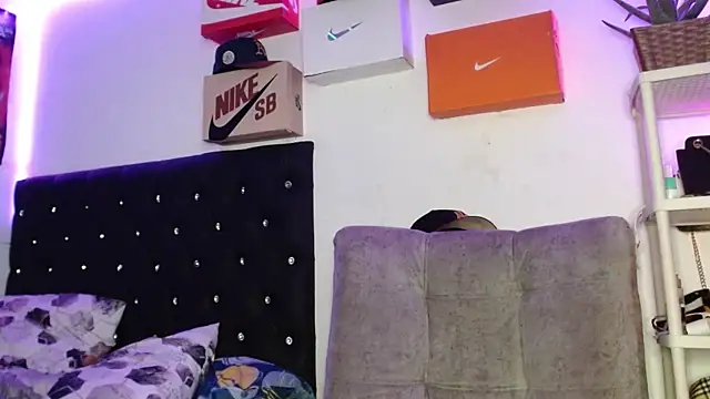 Snapshot of king__Black chatting on 02-22-25, 12:27 king Black online show from 02-22-25, 12:27