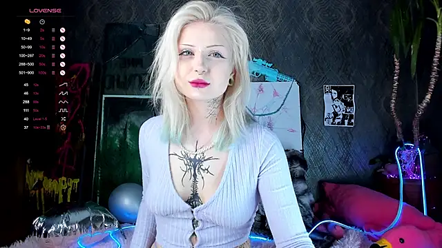 Snapshot of little_grinch666 chatting on 02-13-25, 08:55 little grinch666 online show from 02-13-25, 08:55