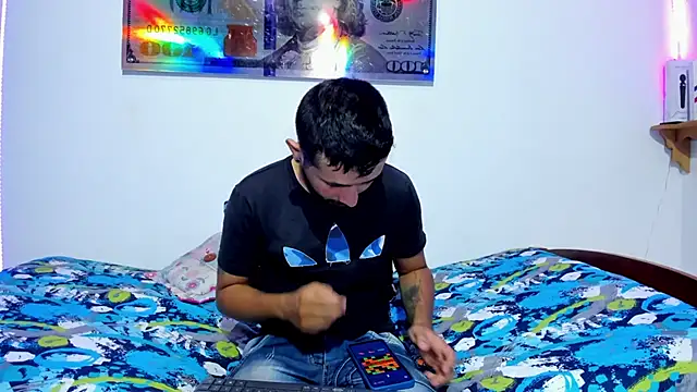 Snapshot of Bad_Couple_1 chatting on 12-20-24, 03:14 Bad Couple 1 online show from 12-20-24, 03:14