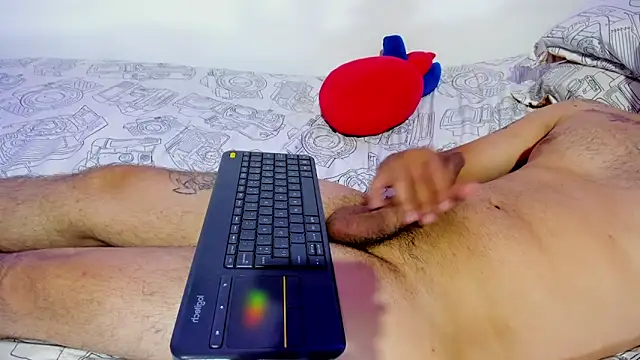 Snapshot of Bad_Couple_1 chatting on 12-27-24, 08:24 Bad Couple 1 online show from 12-27-24, 08:24