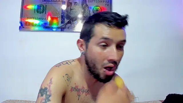 Snapshot of Bad_Couple_1 chatting on 01-08-25, 07:55 Bad Couple 1 online show from 01-08-25, 07:55