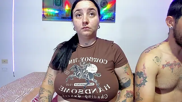 Snapshot of Bad_Couple_1 chatting on 01-10-25, 04:12 Bad Couple 1 online show from 01-10-25, 04:12