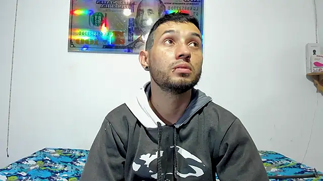 Snapshot of Bad_Couple_1 chatting on 01-19-25, 11:00 Bad Couple 1 online show from 01-19-25, 11:00