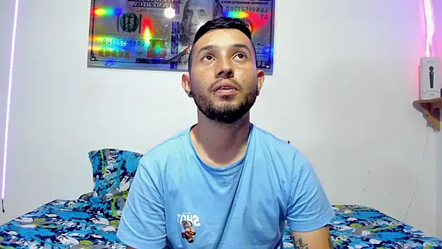 Snapshot of Bad_Couple_1 chatting on 01-24-25, 04:59 Bad Couple 1 online show from 01-24-25, 04:59