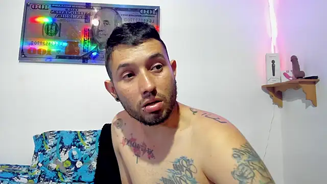 Snapshot of Bad_Couple_1 chatting on 01-24-25, 08:02 Bad Couple 1 online show from 01-24-25, 08:02