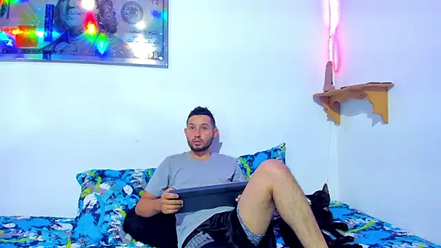 Snapshot of Bad_Couple_1 chatting on 01-29-25, 05:09 Bad Couple 1 online show from 01-29-25, 05:09