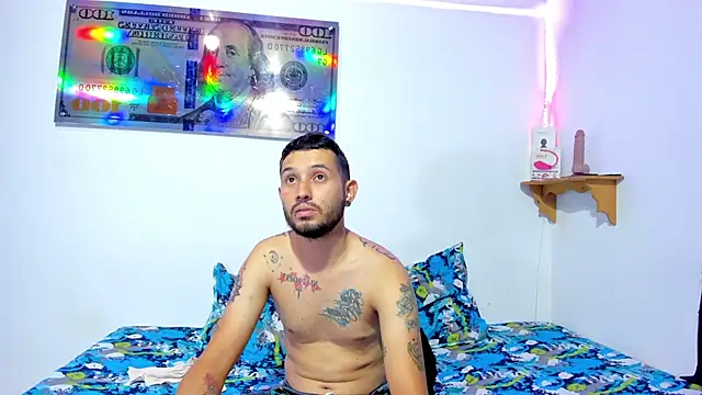 Snapshot of Bad_Couple_1 chatting on 01-31-25, 06:02 Bad Couple 1 online show from 01-31-25, 06:02