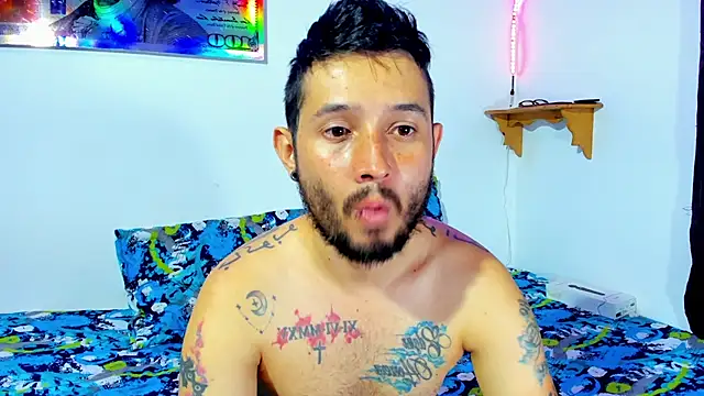 Snapshot of Bad_Couple_1 chatting on 02-12-25, 01:41 Bad Couple 1 online show from 02-12-25, 01:41