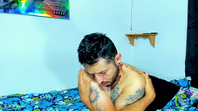 Snapshot of Bad_Couple_1 chatting on 02-14-25, 07:07 Bad Couple 1 online show from 02-14-25, 07:07