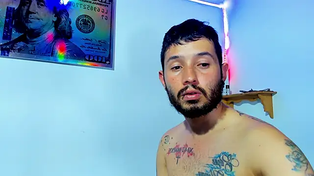 Snapshot of Bad_Couple_1 chatting on 02-16-25, 01:16 Bad Couple 1 online show from 02-16-25, 01:16