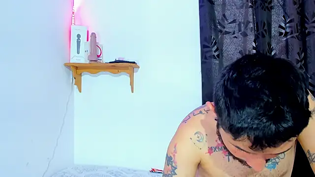 Snapshot of Bad_Couple_1 chatting on 02-21-25, 12:17 Bad Couple 1 online show from 02-21-25, 12:17