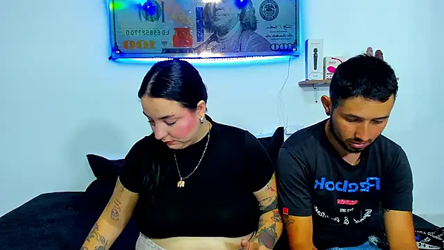 Snapshot of Bad_Couple_1 chatting on 03-23-25, 01:31 Bad Couple 1 online show from 03-23-25, 01:31