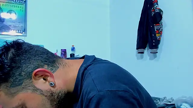 Snapshot of Bad_Couple_1 chatting on 10-25-25, 01:24 Bad Couple 1 online show from 10-25-25, 01:24