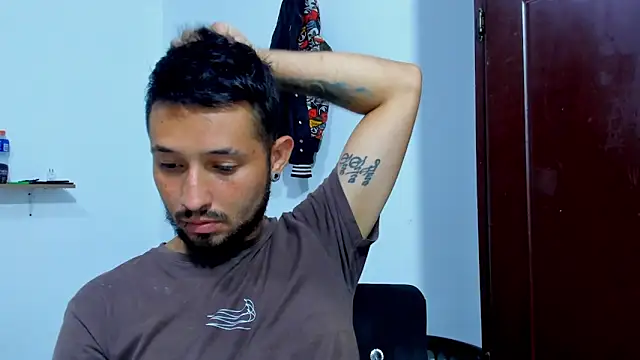 Snapshot of Bad_Couple_1 chatting on 10-28-25, 12:47 Bad Couple 1 online show from 10-28-25, 12:47