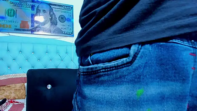 Snapshot of Bad_Couple_1 chatting on 10-31-25, 01:50 Bad Couple 1 online show from 10-31-25, 01:50