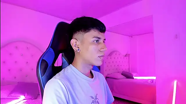 Snapshot of Levin_Hikaru chatting on 01-21-25, 12:57 Levin Hikaru online show from 01-21-25, 12:57