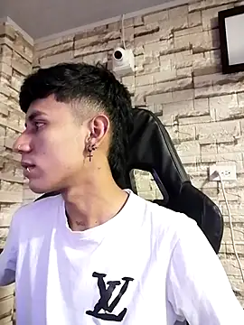 Snapshot of Levin_Hikaru chatting on 03-13-25, 12:37 Levin Hikaru online show from 03-13-25, 12:37