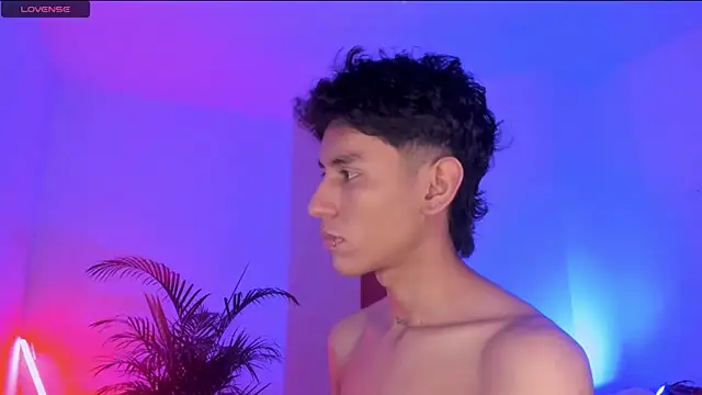 Snapshot of Levin_Hikaru chatting on 09-29-25, 02:27 Levin Hikaru online show from 09-29-25, 02:27