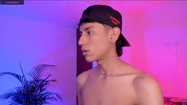 Snapshot of Levin_Hikaru chatting on 10-02-25, 06:31 Levin Hikaru online show from 10-02-25, 06:31