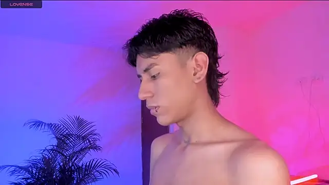 Snapshot of Levin_Hikaru chatting on 10-16-25, 08:04 Levin Hikaru online show from 10-16-25, 08:04