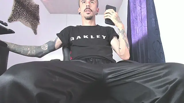 Aaron BigDickxxx online show from 06-01-26, 08:32
