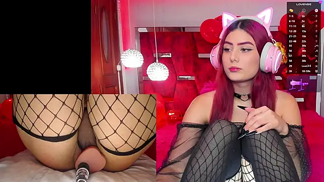 Snapshot of LiaGames chatting on 02-10-25, 11:55 LiaGames online show from 02-10-25, 11:55