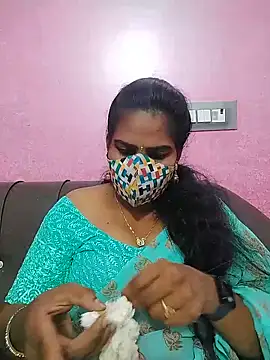 Snapshot of melina214 chatting on 06-15-26, 04:42 melina214 online show from 06-15-26, 04:42