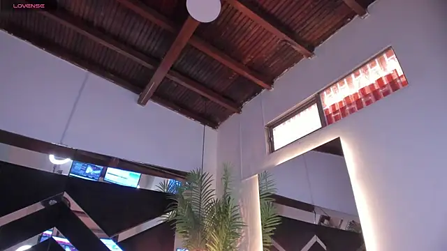 Snapshot of emily-fox chatting on 02-15-25, 05:28 emily-fox online show from 02-15-25, 05:28