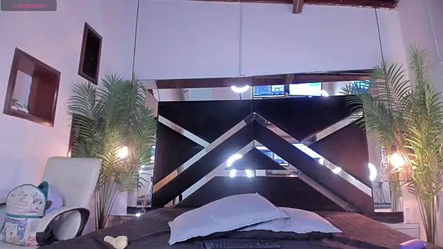 Snapshot of emily-fox chatting on 02-20-25, 03:08 emily-fox online show from 02-20-25, 03:08