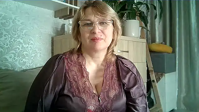 Snapshot of Aline_LoveFlowers chatting on 12-13-25, 09:53 Aline LoveFlowers online show from 12-13-25, 09:53