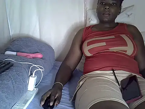 Snapshot of Sweetreena chatting on 10-14-25, 03:18 Sweetreena online show from 10-14-25, 03:18