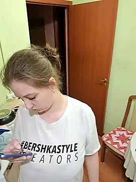 Sakura Green online show from 03-04-25, 06:18