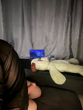 Snapshot of MerlyG chatting on 11-25-25, 06:24 MerlyG online show from 11-25-25, 06:24