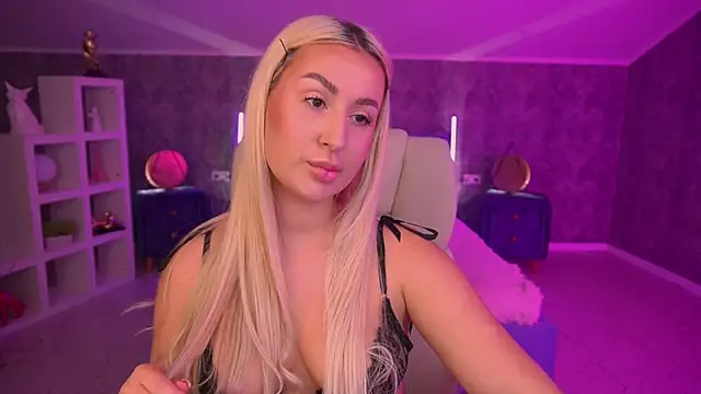 LiaBrazzerr online show from 05-20-26, 01:50