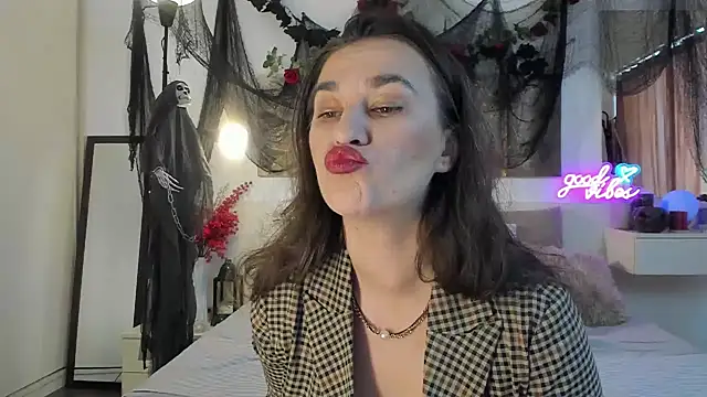 Snapshot of JoyCasidy chatting on 10-17-25, 09:23 JoyCasidy online show from 10-17-25, 09:23