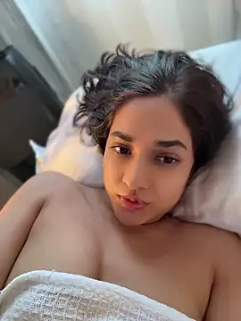 CuteeRose online show from 06-18-26, 04:22