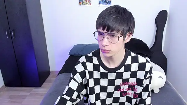 Snapshot of Aventure_Twinks chatting on 03-21-25, 02:39 Aventure Twinks online show from 03-21-25, 02:39